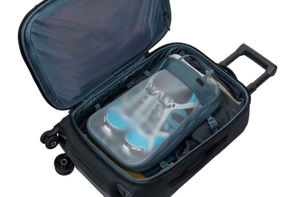 Thule 4719 Aion carry on spinner TARS122 Black