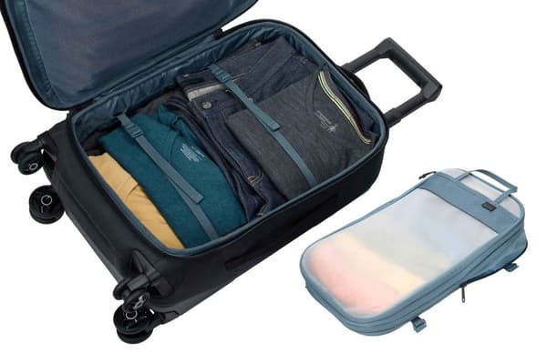 Thule 4719 Aion carry on spinner TARS122 Black