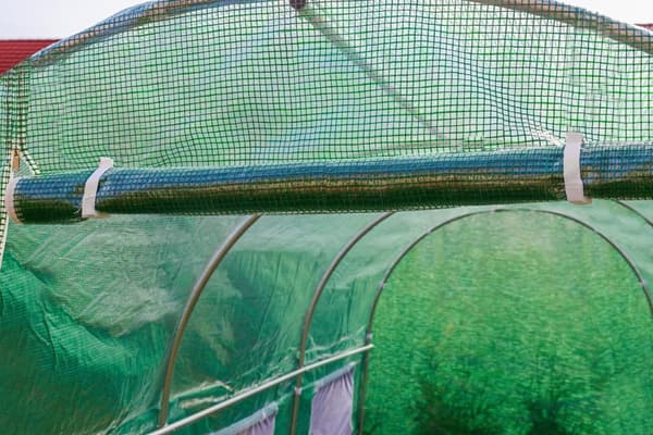 Växthus 3,5x2x2 meter - 7m2 - metallram med grön PE-folie - med myggnätsfönster
