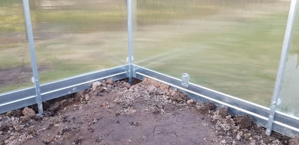 Kasvihuoneet KLASIKA TUBE 3x4m (12m2) perustuksella ja 4mm polykarbonaattipinnoitteella
