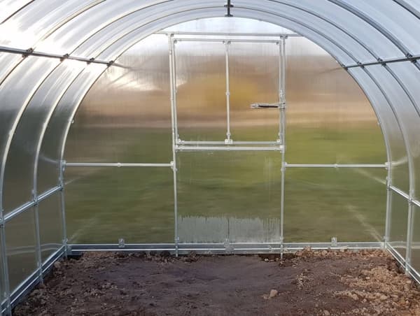 Kasvihuoneet KLASIKA TUBE 3x6m (18m2) perustuksella ja 4mm polykarbonaattipinnoitteella