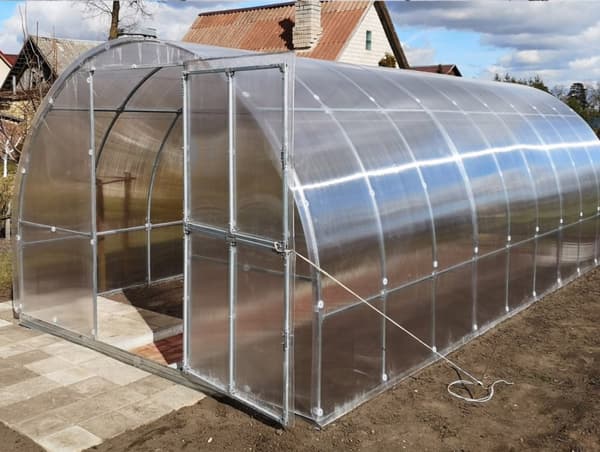 Kasvihuone KLASIKA TUBE 3x8m (24m2) perustuksilla ja 4mm polykarbonaattipinnoitteella