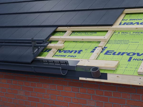 Venti PVC ventilationsgitter 32mm x 1m RAL 9005