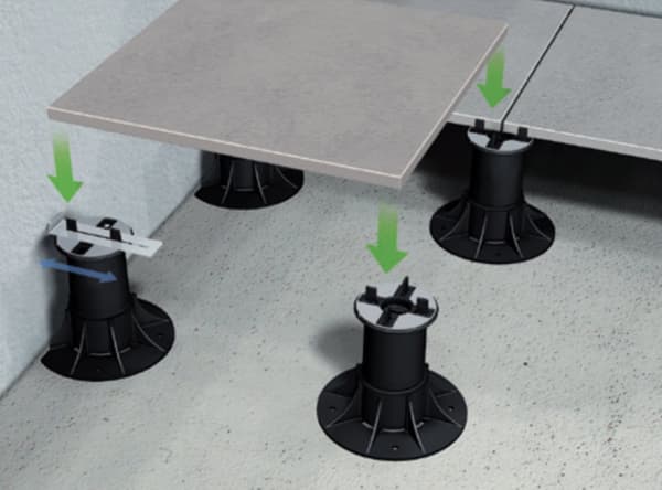 Bundklemme til ventilerede terrasser til 20mm fliser