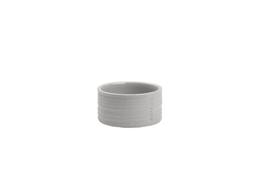Varmelysholder I det enkle, grå