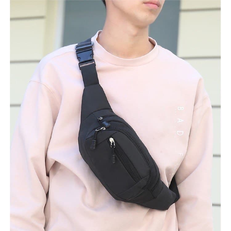 Midjeväska med flera fack