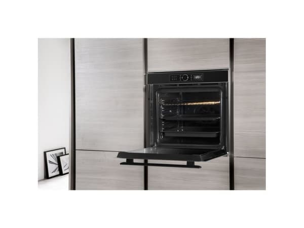 Whirlpool AKZM 8480 NB med 6. SENSE-TEKNOLOGI och PYROLYSE