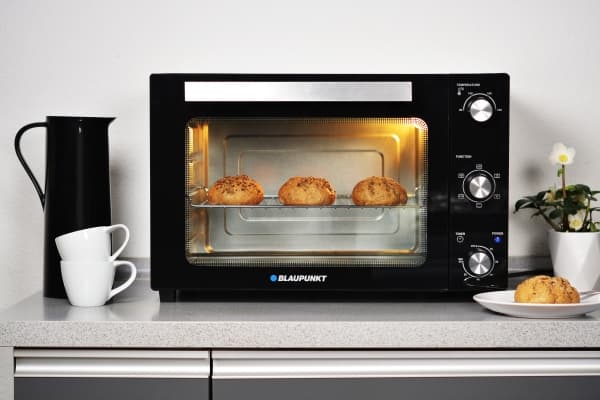 Blaupunkt EOM601, 45 L, 1800 W, Vapaasti seisova, Musta, Ruostumaton teräs, Rotaatio, Lasi
