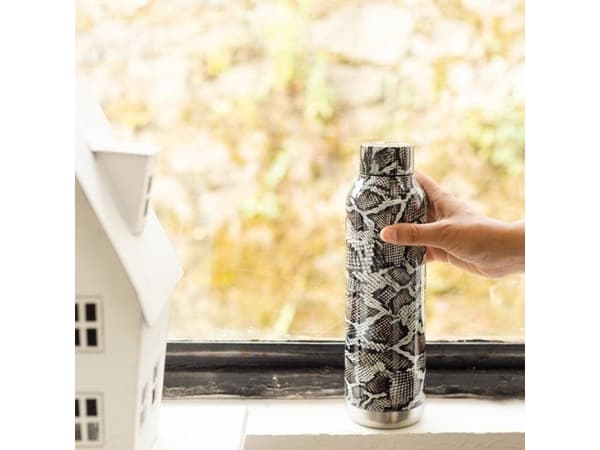 Quokka Solid - 630 ml termoflaske i rustfritt stål (Snake Print)