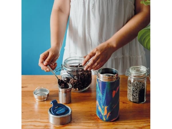 Quokka Boost Coffee Tumbler - Termisk krus i rustfritt stål med infuser 400 ml (Exotic Pink)