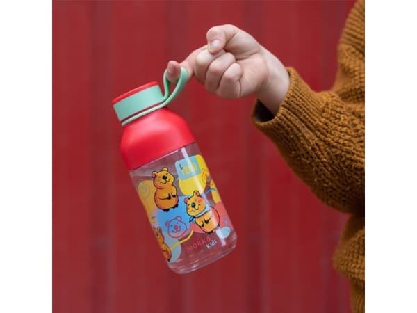 Quokka Quokka Ice Kids with strap - Butelka na wodę z tritanu 430 ml z paskiem (Happy Quokka)