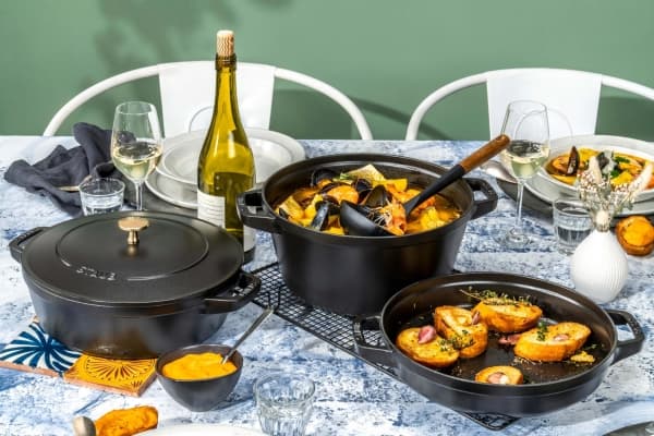 Staub La Cocotte, Stekeform, Rund, Støpejern, Keramisk, Gass, Halogen, Induksjon, Forseglet Plate, Sort, Emalje