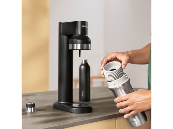 Brita sodaTRIO ruostumattomasta teräksestä valmistettu pullo musta suuri