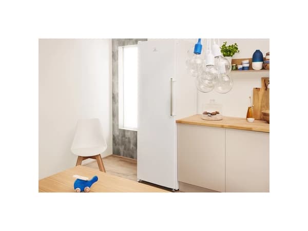 Indesit UI6 F2T W, 228 L, 17 kg/24h, SN-T, jäätymätön järjestelmä, E, Valkoinen