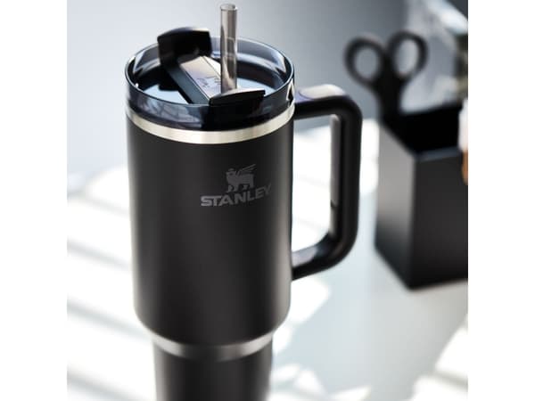 Stanley Quencher H2.0? FlowState Tumbler 1.2L, Sort, Rustfritt stål, 7 timer, 11 timer, 1200 ml, 100 mm