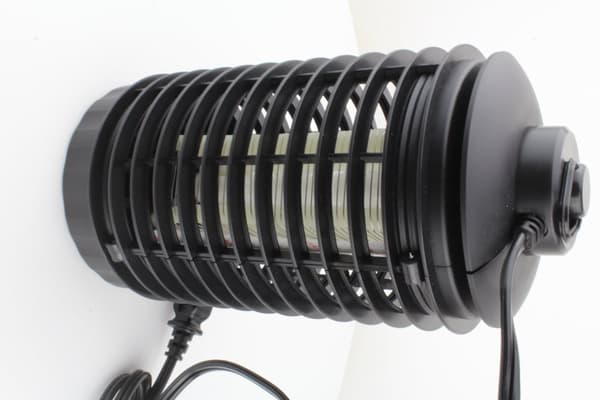 INF Soldrevet myggdreper for terrasser og hager