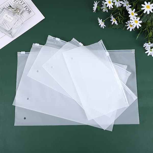 50-delade transparenta/frostade PE Ziplock-påsar för klädförvaring