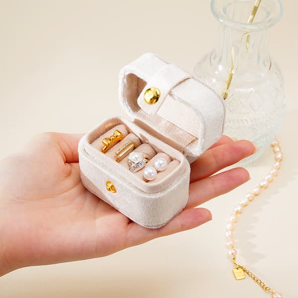 INF Mini Velvet Ring Box Valkoinen