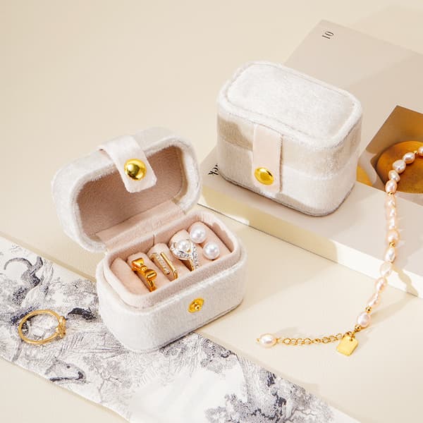 INF Mini Velvet Ring Box Valkoinen