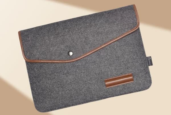 INF Stilig Mørkegrå Filt Nettbrett/Laptop-Sleeve - 14 tommer