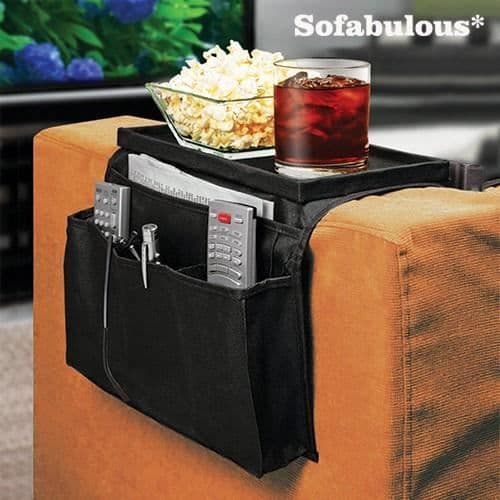 Sofabulbricka och soffa med fjärrkontroll