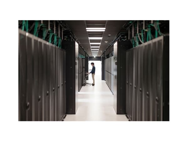 HPE Aruba 6200M 24G Class4 PoE 4SFP+ - Switch - L3 - Administrerad - 24 x 10/100/1000 (PoE+) + 4 x 1 Gigabit/10 Gigabit SFP+ (upplänk/stackning) - fr
