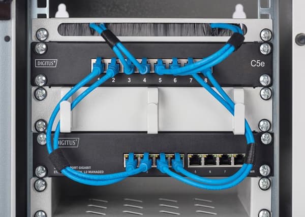 10" rackmonterad Ethernet-switch 8 portar RJ45 Gigabit Managed