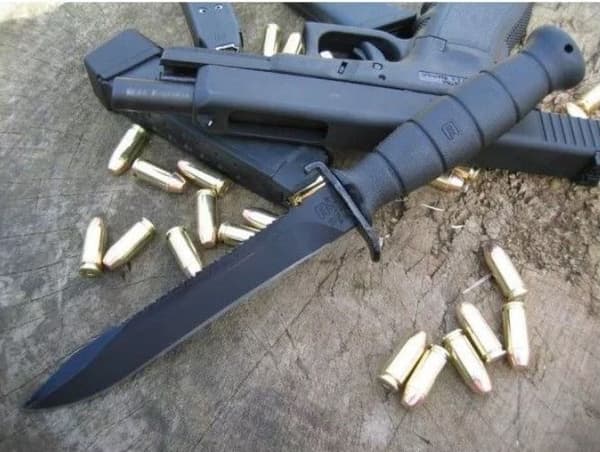 Glock Field 81 -veitsi - väri musta (12183)