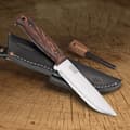 Miniatyrbild 2 av 7: BPS Knives Adventurer Vanera Expeditionskniv med Tändstål - Begränsad Upplaga | 1066 stål Wenge trä svart läderslida