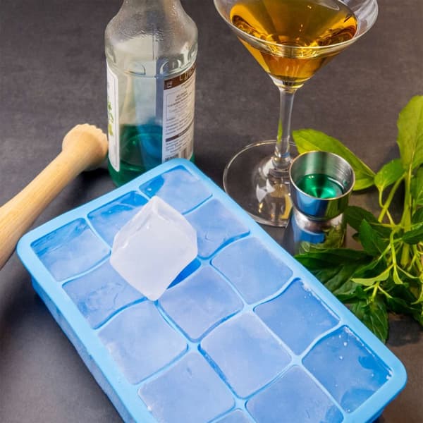 Iskubs boks Isterningbakker Isterningform i silikon med 15 rom på 3 x 3 x 3 cm hver for store isbiter BPA-fri fleksibel