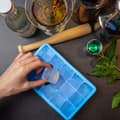 Miniatyrbilde 5 av 6: Iskubs boks Isterningbakker Isterningform i silikon med 15 rom på 3 x 3 x 3 cm hver for store isbiter BPA-fri fleksibel
