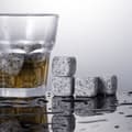 Miniatyrbild 2 av 4: Set med 9 återanvändbara granitwhiskystenar Täljstensiskuber Dryckskylare