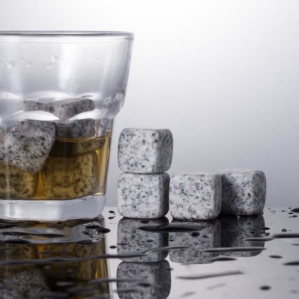 Set med 9 återanvändbara granitwhiskystenar Täljstensiskuber Dryckskylare