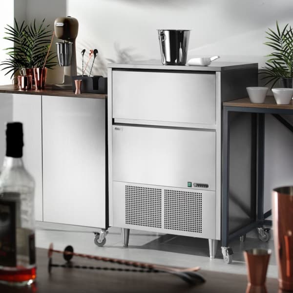 Ammattimainen baarijääpalakone 90 kg / 24 h 900 W