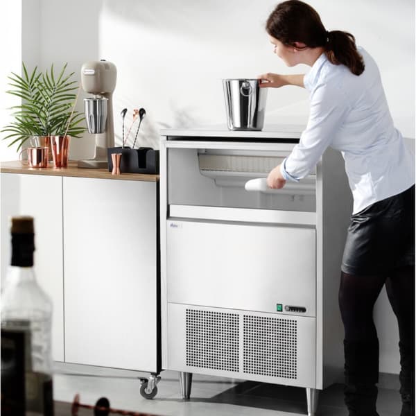 Ammattimainen baarijääpalakone 90 kg / 24 h 900 W