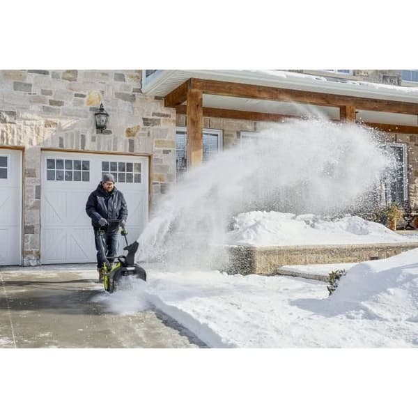 RYOBI - 36V MAXPOWER Borstlös snöslunga - arbetsbredd 45cm - max. 8 m + 4,0 Ah batteri & laddare. -RY36STX45A-140