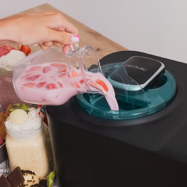 Cecotec Ice cream maker with 1.2-litre capacity compressor and touch control.