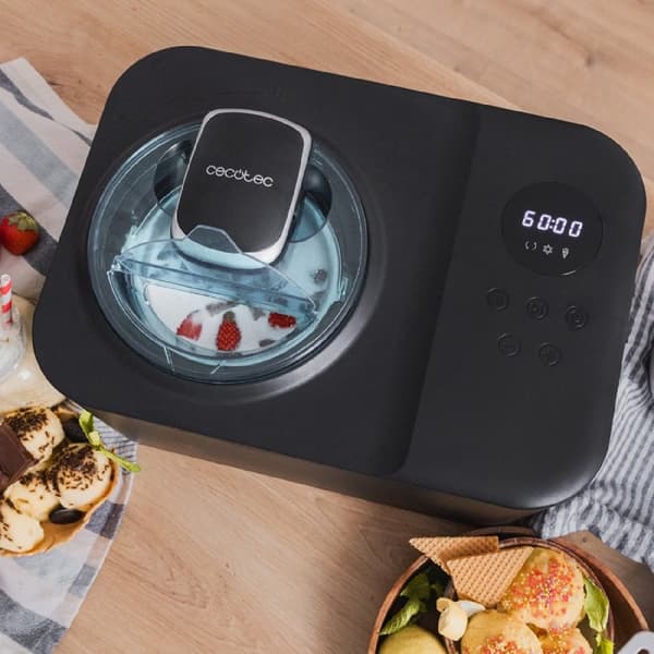 Cecotec Ice cream maker with 1.2-litre capacity compressor and touch control.