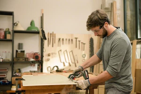 Bosch Advancedcut 18 Micro Chainsaw - Separat kropp (levereras utan 18 V batteri och laddare)
