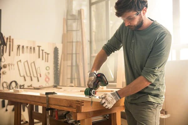 Bosch Advancedcut 18 Micro Chainsaw - Separat kropp (levereras utan 18 V batteri och laddare)