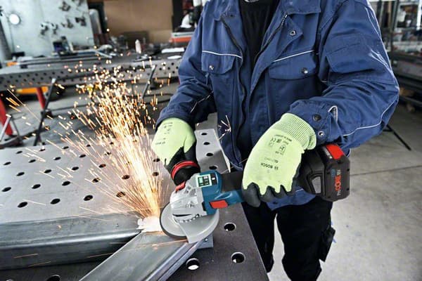 Bosch GWS 18V-10 SC SOLO 18V Li-Ion batteri vinkelsliber krop i L-Boxx - børsteløs