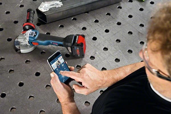 Bosch GWS 18V-10 SC SOLO 18V Li-Ion batteri vinkelsliber krop i L-Boxx - børsteløs