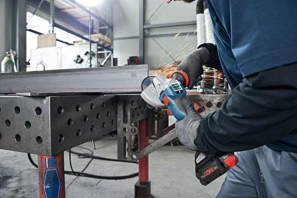 Bosch GWS 18V-10 SC SOLO 18V Li-Ion batteri vinkelsliber krop i L-Boxx - børsteløs