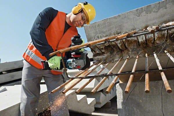 Bosch GWS 18V-10 SC SOLO 18V Li-Ion batteri vinkelsliber krop i L-Boxx - børsteløs