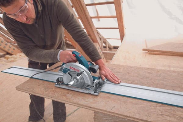 Bosch Professional GKS 65 GCE Pyörösaha - 1800 wattia - 65 mm leikkaussyvyys - Sisältää sahanterän
