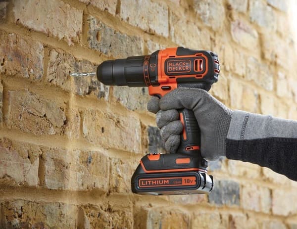 BLACK+DECKER BDCHD18KB-QW Sladdlös borrmaskin - med slagfunktion - 18V - inkl laddare, 2 batterier och fodral