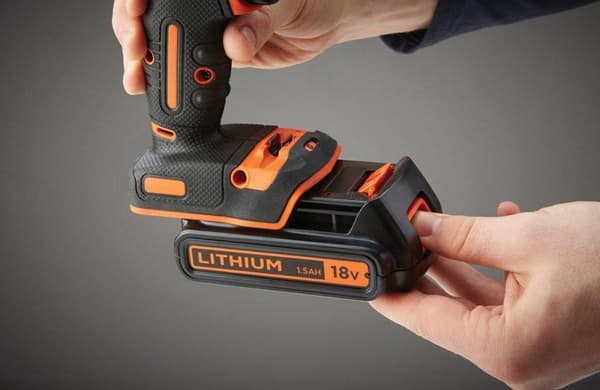 BLACK+DECKER BDCHD18KB-QW Sladdlös borrmaskin - med slagfunktion - 18V - inkl laddare, 2 batterier och fodral
