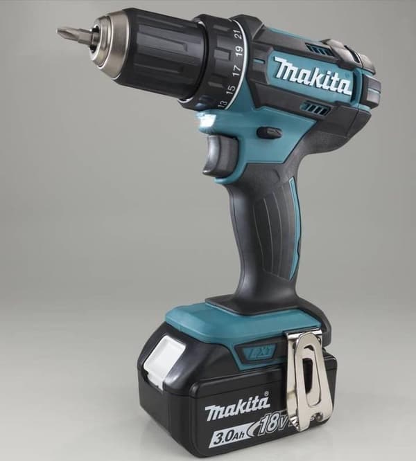 Makita DDF482RFJ 18V Li-Ion batteridrevet bore-/skruetrækker (2x3,0Ah batteri)