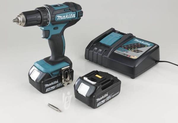 Makita DDF482RFJ 18V Li-Ion batteridrevet bore-/skruetrækker (2x3,0Ah batteri)