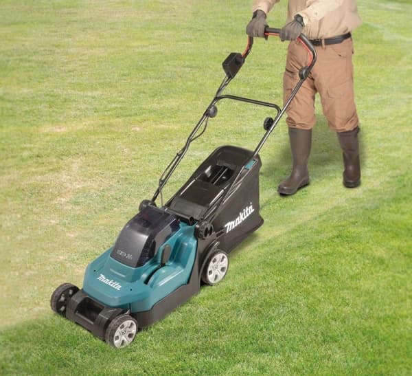 Makita DLM382Z 36V (2x 18V) Li-Ion batteri plæneklipperhus - 38cm